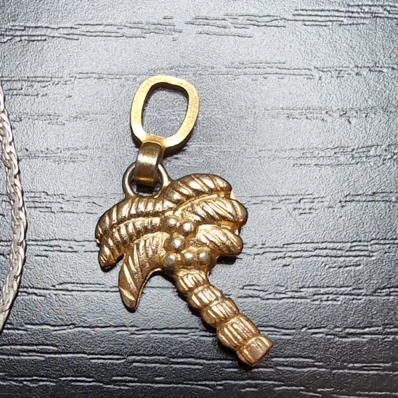 Small Lot Of Charms Charm Bracelet And 925 Necklaces - Picture 5 of 7